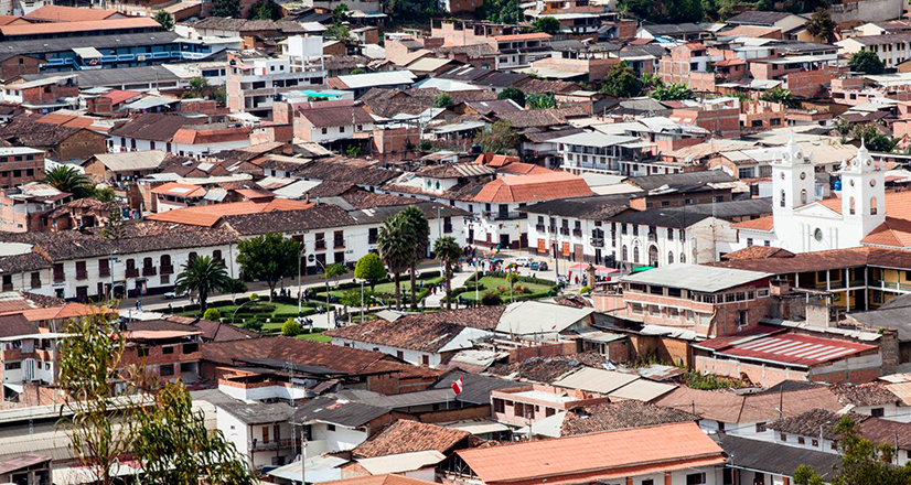 Tourists on a walk around Chachapoyas
